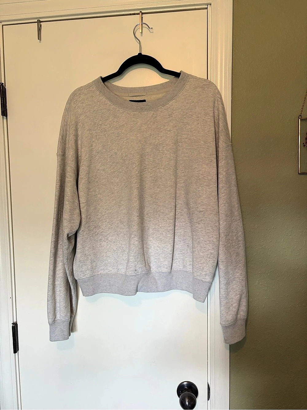 YPB On The Go Collection Crewneck Sweatshirt in Gray Size XL Like New